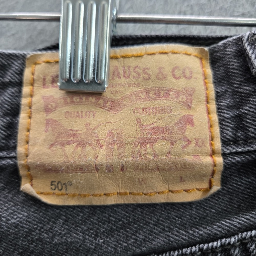 Levi's 501 Women Shorts W30 Black Denim Original Fit‎ Straight Leg Distressed - Picture 10 of 11